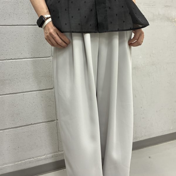 40代・50代 パンツコーデ｜「イーバイエクラ」とろみタックパンツが売れ続ける理由。初夏～晩夏の気温別コーデ集