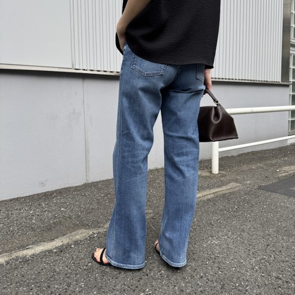 大人デニム「RED CARD TOKYO」のストレートをスタッフが身長別夏コーデではき比べ【40代ファッション】