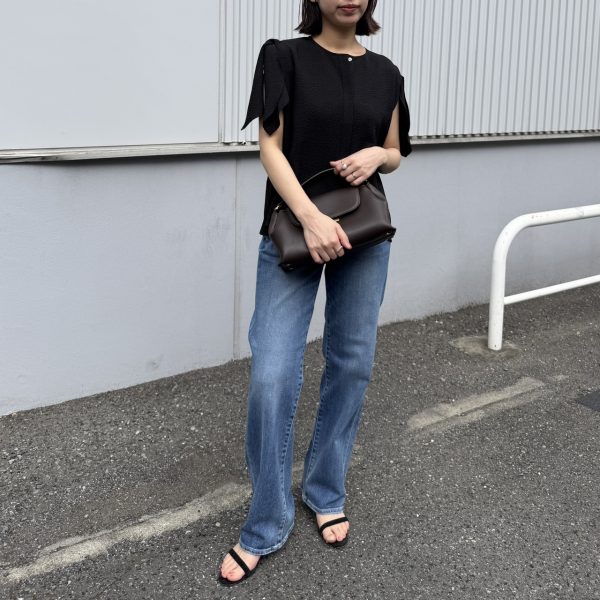 大人デニム「RED CARD TOKYO」のストレートをスタッフが身長別夏コーデではき比べ【40代ファッション】
