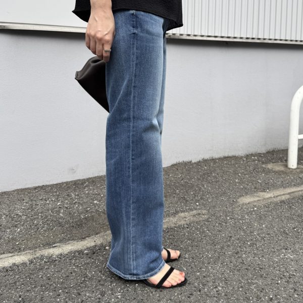 大人デニム「RED CARD TOKYO」のストレートをスタッフが身長別夏コーデではき比べ【40代ファッション】
