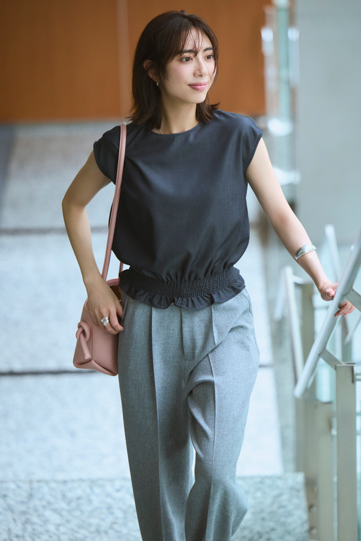 暑い日のファッション悩みをスタイリスト池田敬さんが解決!夏の通勤トップスQ&A