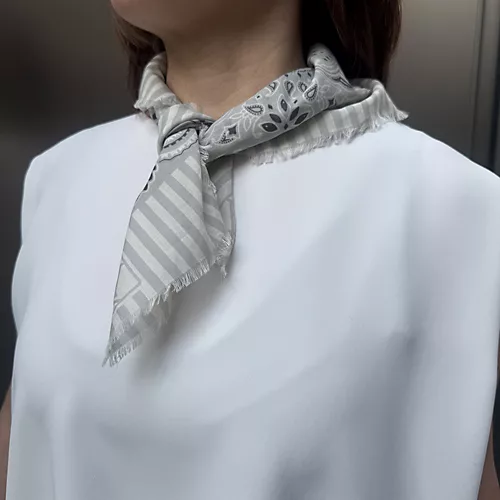 HERNOバンダナスカーフ￥19,800（