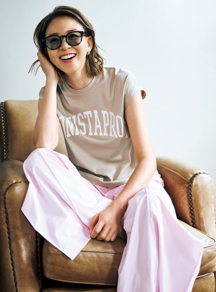 40代・50代夏ファッション|「リュクスなカジュアル」Tシャツ、ブラウス、ワンピースほか éclat2026年7・8月合併号特集