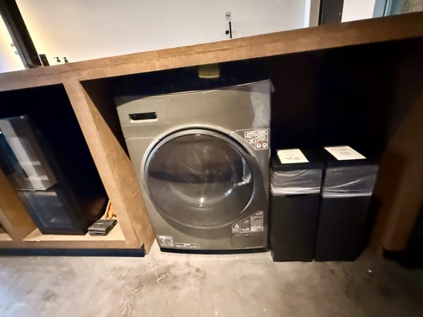 【人気エディター・東原妙子さんのホテル&旅服】上品セットアップを着回し! 京町屋リノベ一棟貸しホテルで“暮らすような京都旅”