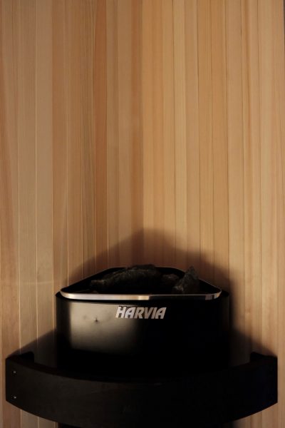 【人気エディター・東原妙子さんのホテル&旅服】上品セットアップを着回し! 京町屋リノベ一棟貸しホテルで“暮らすような京都旅”
