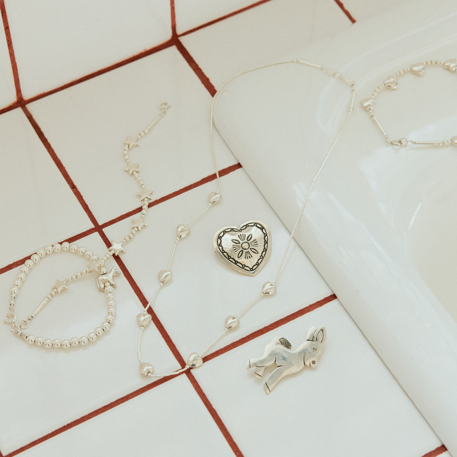 夏に添えたい、ちょっと素敵なアクセサリー＆サングラス｜A Summer of Accessories