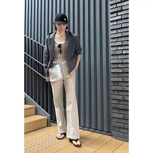 シャツじゃ物足りない日に。大人の華やぎ夏トップス【50代 夏コーデ】