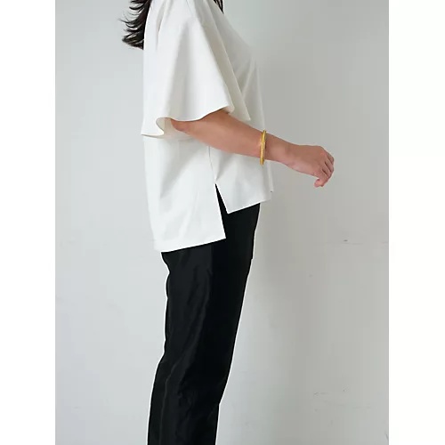 E by eclatキーネックフレアスリーブブラウス¥16,500