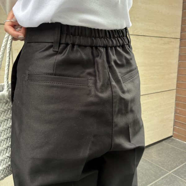 【40代・50代 パンツ】大人に似合うベイカーパンツ|脚長見えする理由を解説特集