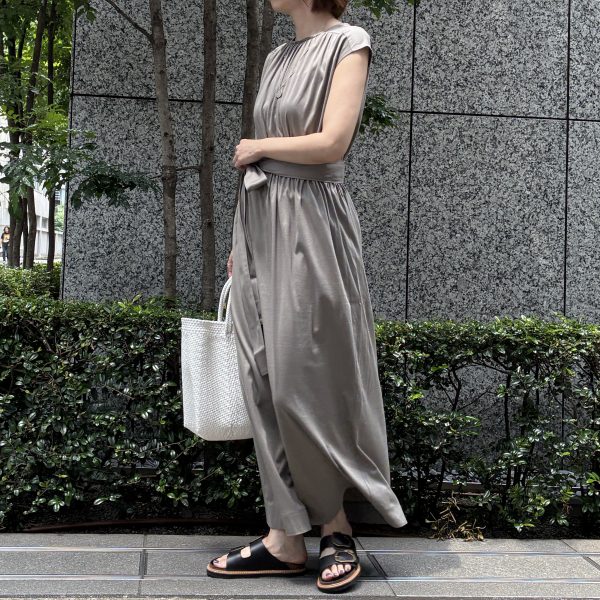 猛暑日だって快適。SLOANE別注ワンピースの実力【40代・50代 ワンピース】
