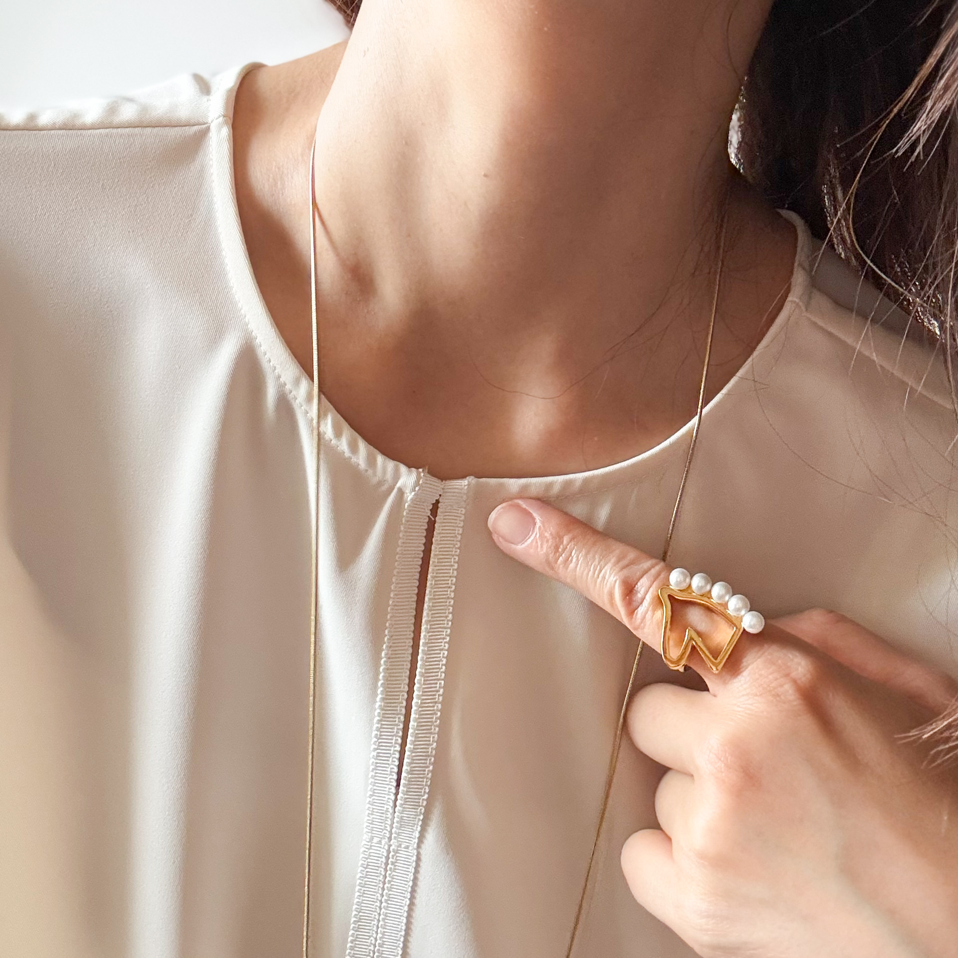 M7daysの新名品!【接触冷感】【洗える】渾身のとろみ前後2WAYトップスを「美女組」のふたりがリアルレビュー【40代ファッション】