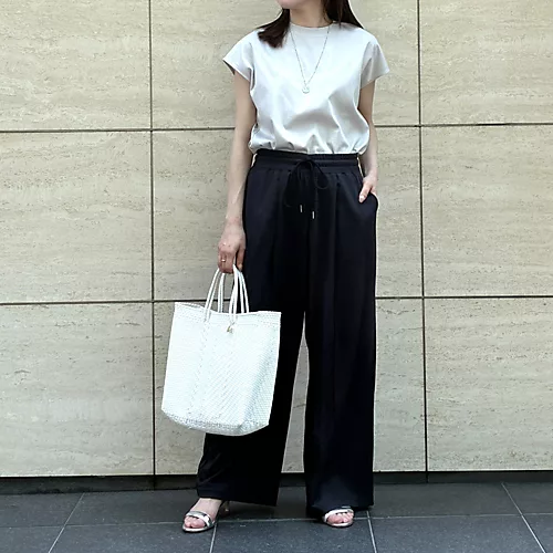 SLOANE×eclat【別注】スーパーナチュラルセンタータックパンツ