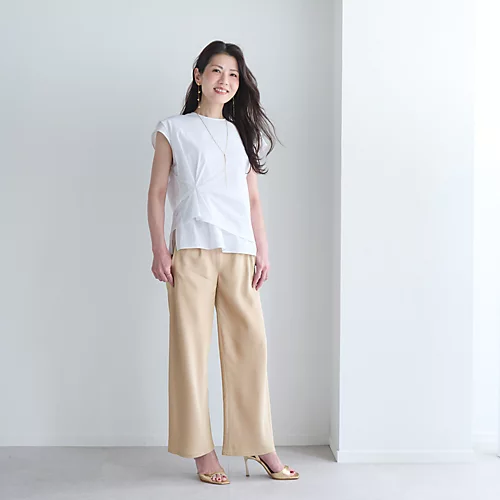 シャツじゃ物足りない日に。大人の華やぎ夏トップス【50代 夏コーデ】