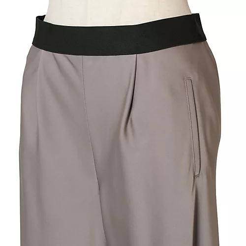 M・fil×eclat【別注】ストレッチWサテン リラクシーイージートラウザーズ¥39,600