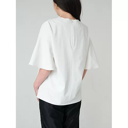 E by eclatキーネックフレアスリーブブラウス¥16,500