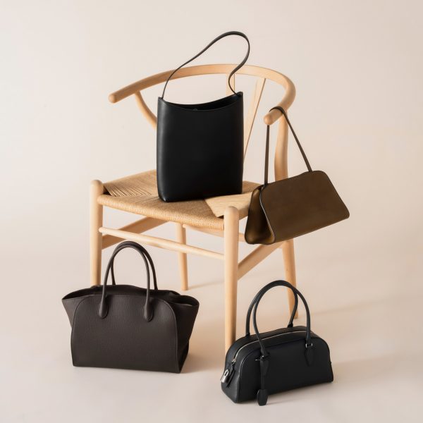THE ROW・ALMA SHOULDER・¥572,000 / THE ROW・PEGGY CLUTCH・¥503,800 / THE ROW・SMALL E／W INDIA・¥589,600 / THE ROW・MARLO 12・¥849,200