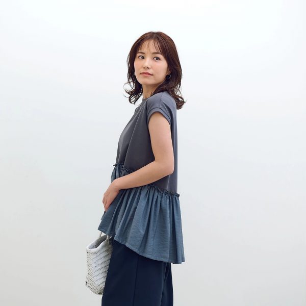 12closet【洗える】異素材切り替えフレンチTシャツ¥12,100 横から