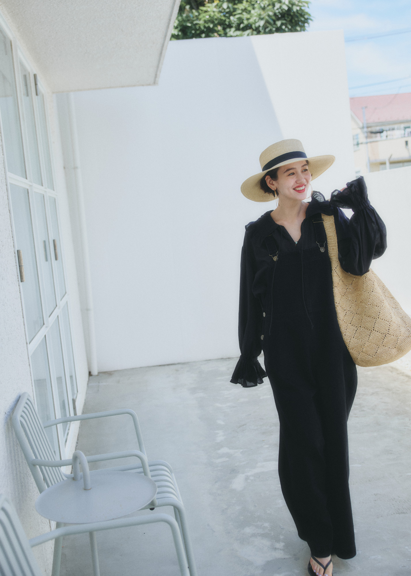 【normment】羽織りにもなる二刀流フリルブラウスが夏服不足を解消 | GOOD THINGS Vol.123