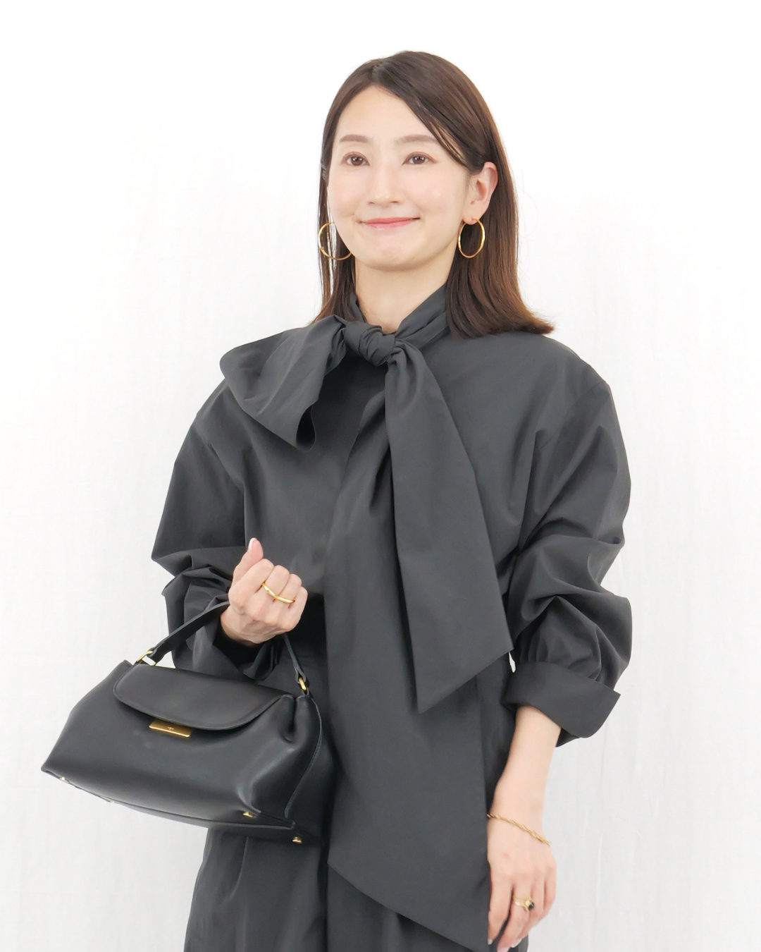 ボウタイブラウス、どう結ぶ?スタイリスト池田 敬さんに教わる大人の着こなし術【2026年秋40代ファッション】