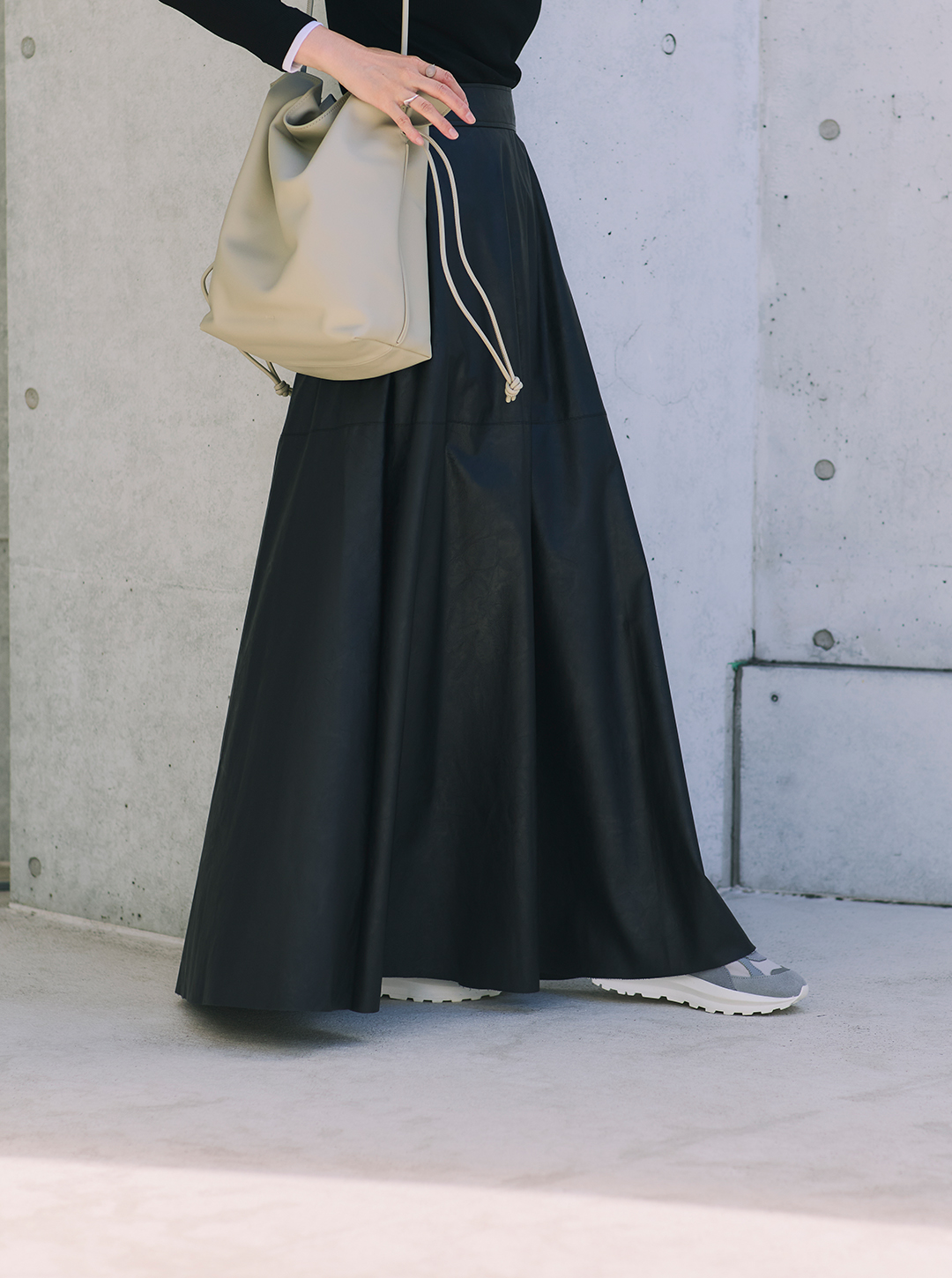 夏の終わりから秋に効く! 大人のための「モノトーン」最新LOOK7