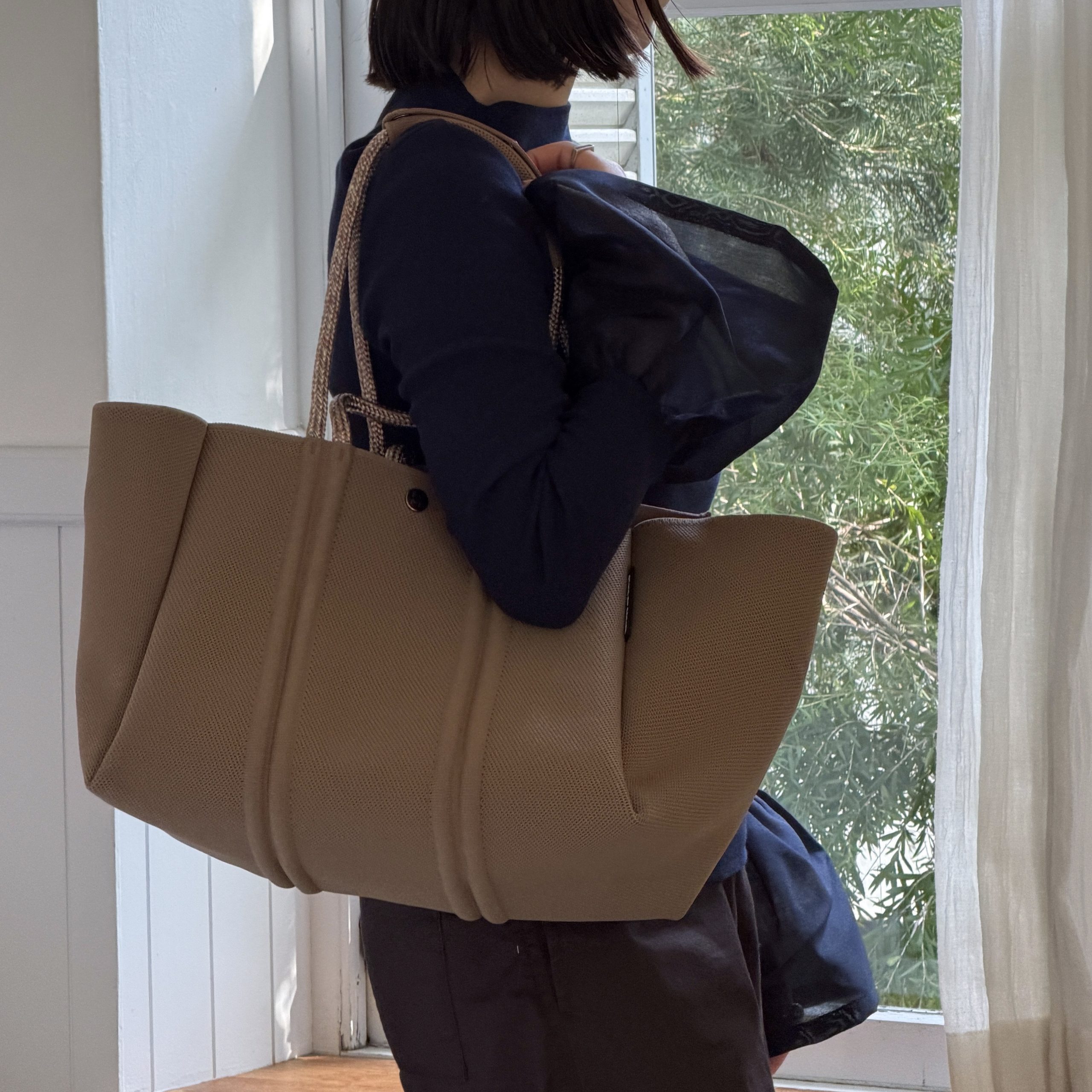 \秋のおしゃれはBAGから!/1点投入でコーデが洗練される新作バッグをご紹介!【収納力検証付き】
