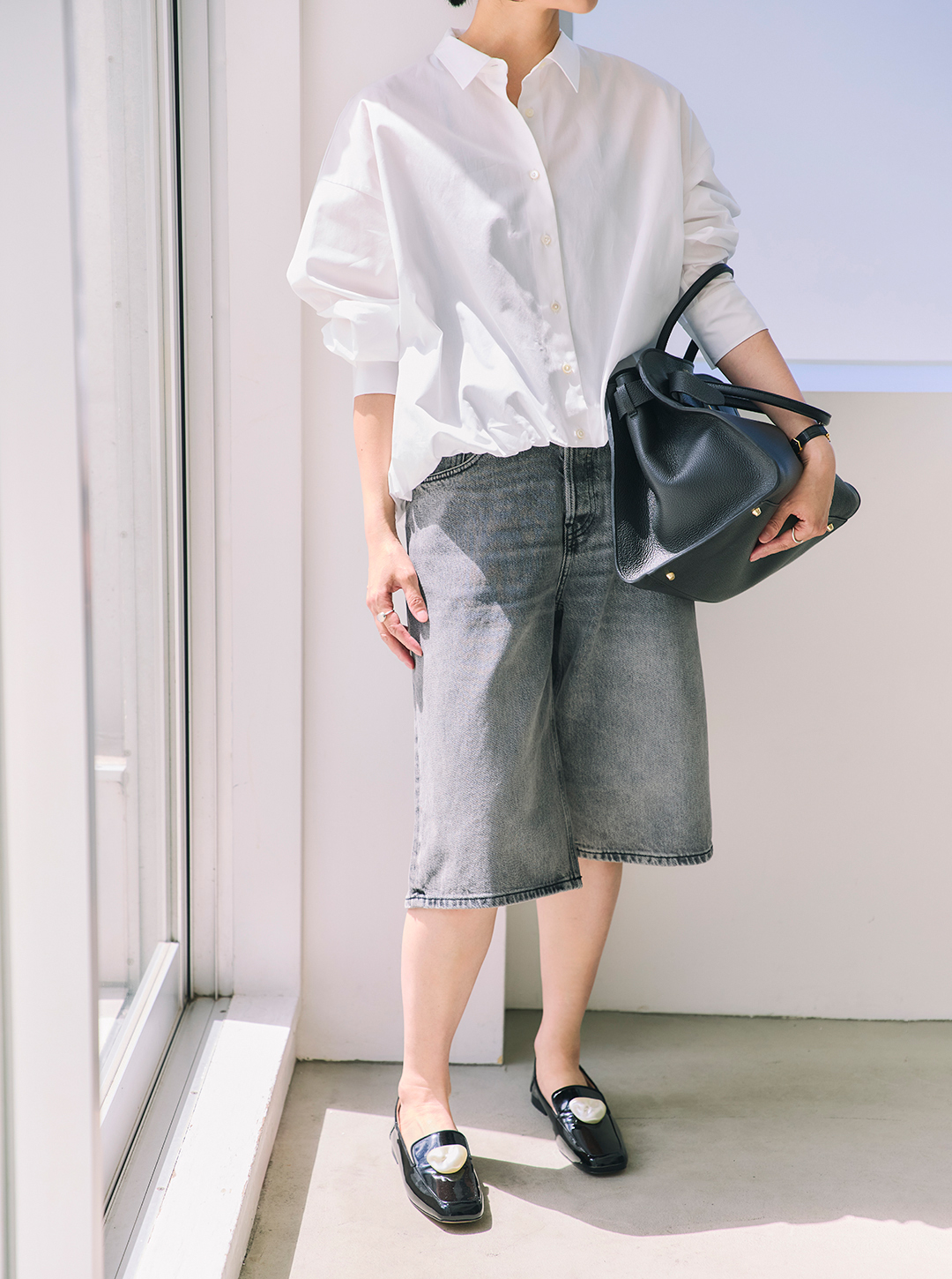 夏の終わりから秋に効く! 大人のための「モノトーン」最新LOOK7