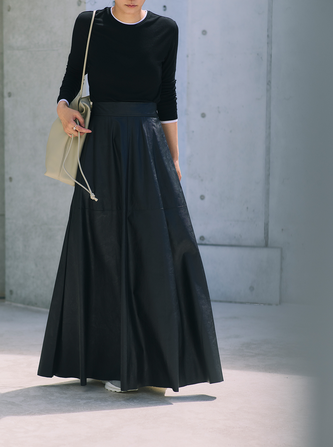 夏の終わりから秋に効く! 大人のための「モノトーン」最新LOOK7