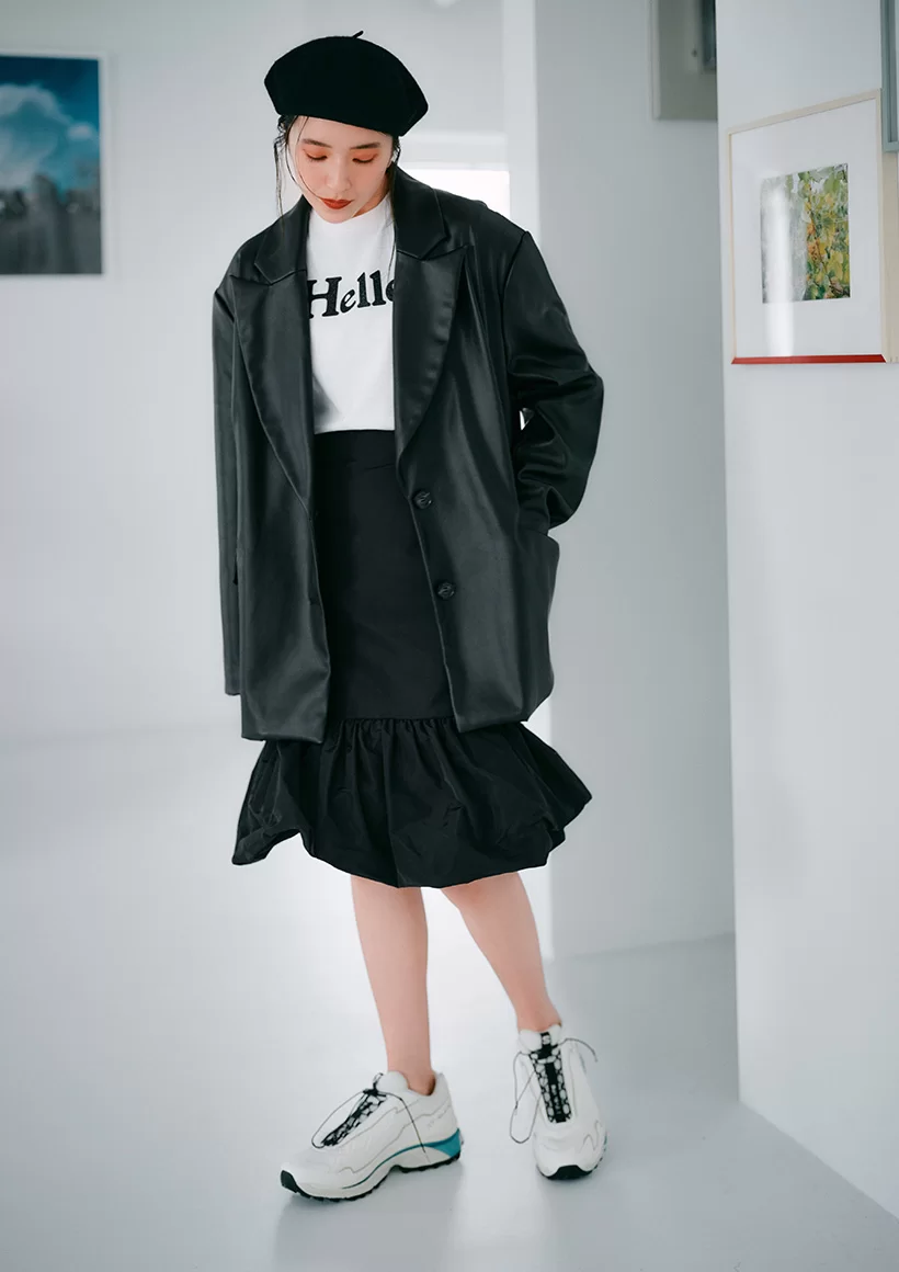 旬ボトムに合う秋スニーカーはコンサバ『White&Gray&Black』がいい