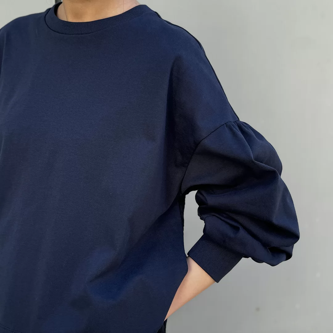 後ろ姿までおしゃれに決まる！大ヒットカットソーの新作登場【40代・50代コーデ】